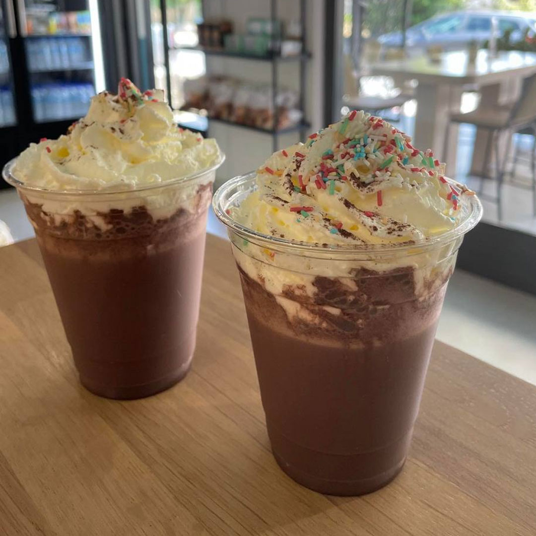 Σοκολάτα κρύα με σαντιγί 